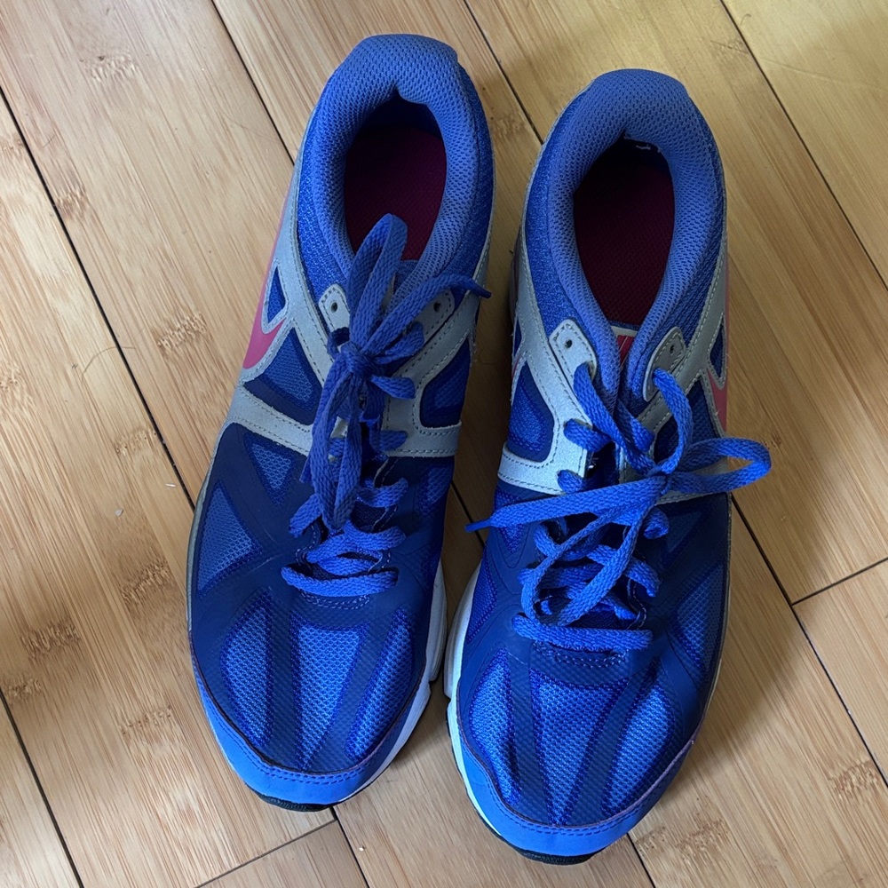 Nike Women's Blue and Pink Athletic Sneakers